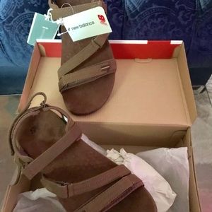 NEW BALANCE WOMEN MAYA Sport SANDAL.